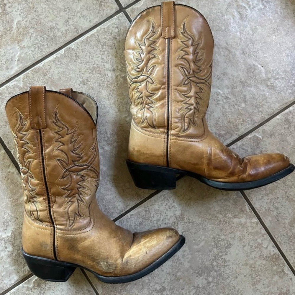 Preloved Laredo Leather Cowboy Boots. Mens 8.5